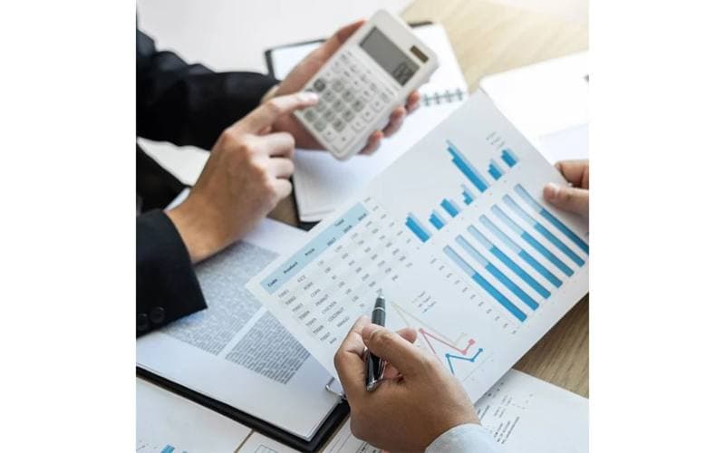 Financial reports and calculator